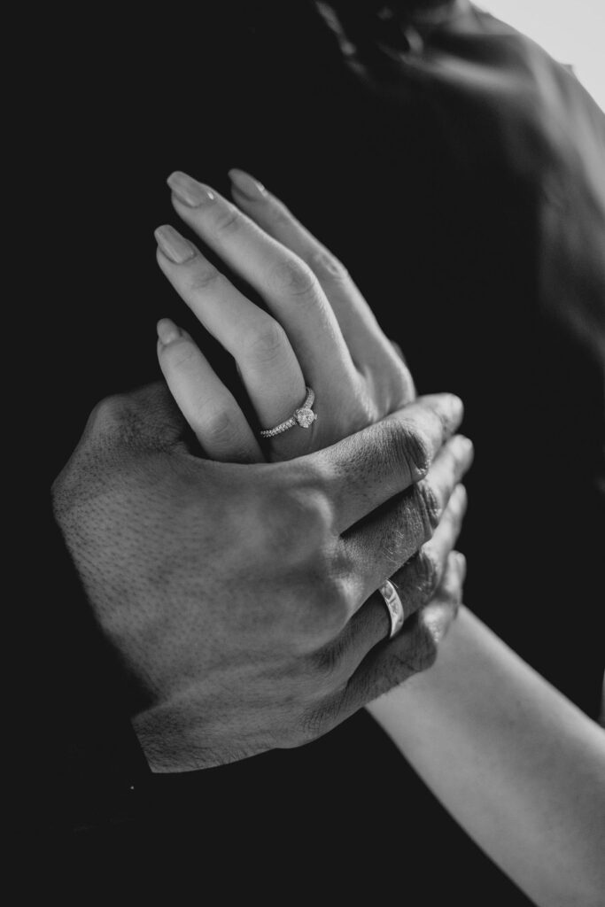 Hochzeitsringe, Brautpaarringe, Hände